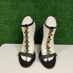 Express pebbled black open toe strappy heels with gold arrows size 9.5